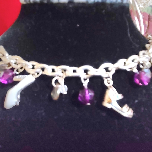 Girly Bracelet with Beautiful Charm NWOT. - Picture 4 of 6